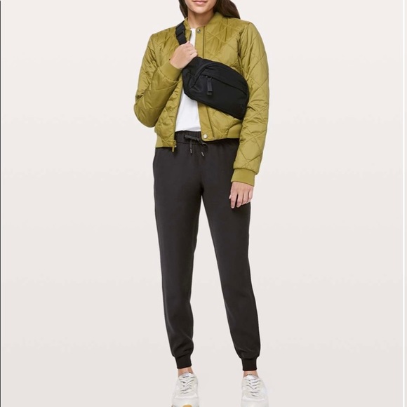 lululemon athletica Pants - Sz12 Lululemon On The Fly Jogger in Black VGUC